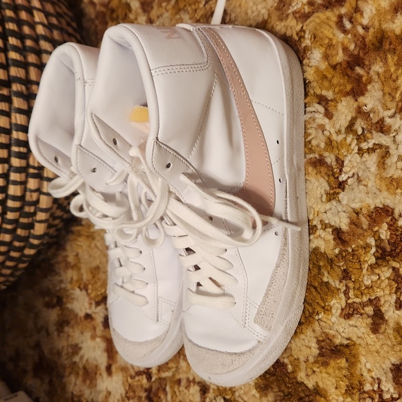 Nike high tops women's size 7.5 - Picture 2 of 4